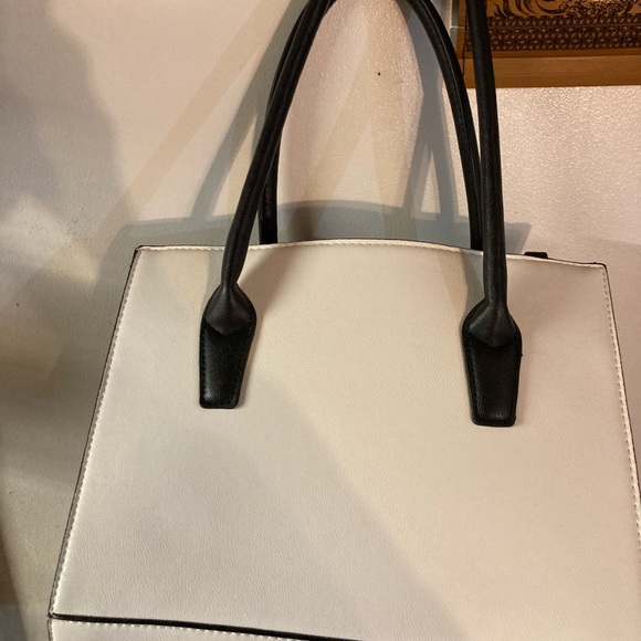 Christian Siriano - Picture 2 of 3